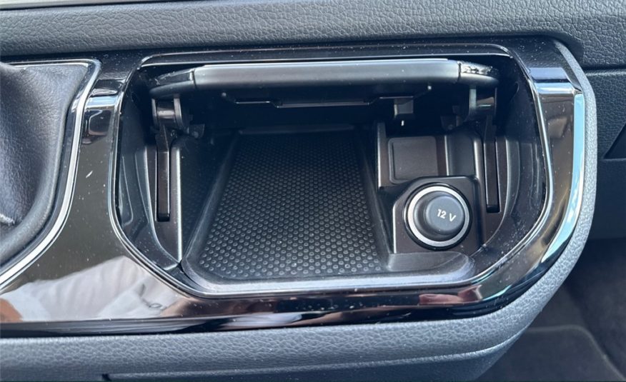 VOLKSWAGEN MULTIVAN 2.0 TDI 150 DSG7 Carat Court