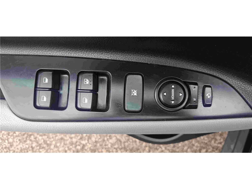 KIA STONIC 1.0 T-GDI 120 CH Launch Edition