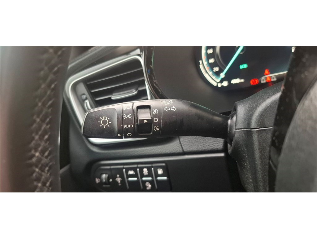 KIA XCEED 1.6 GDI HYBRIDE RECHARGEABLE 141CH DCT6 Black & White Edition