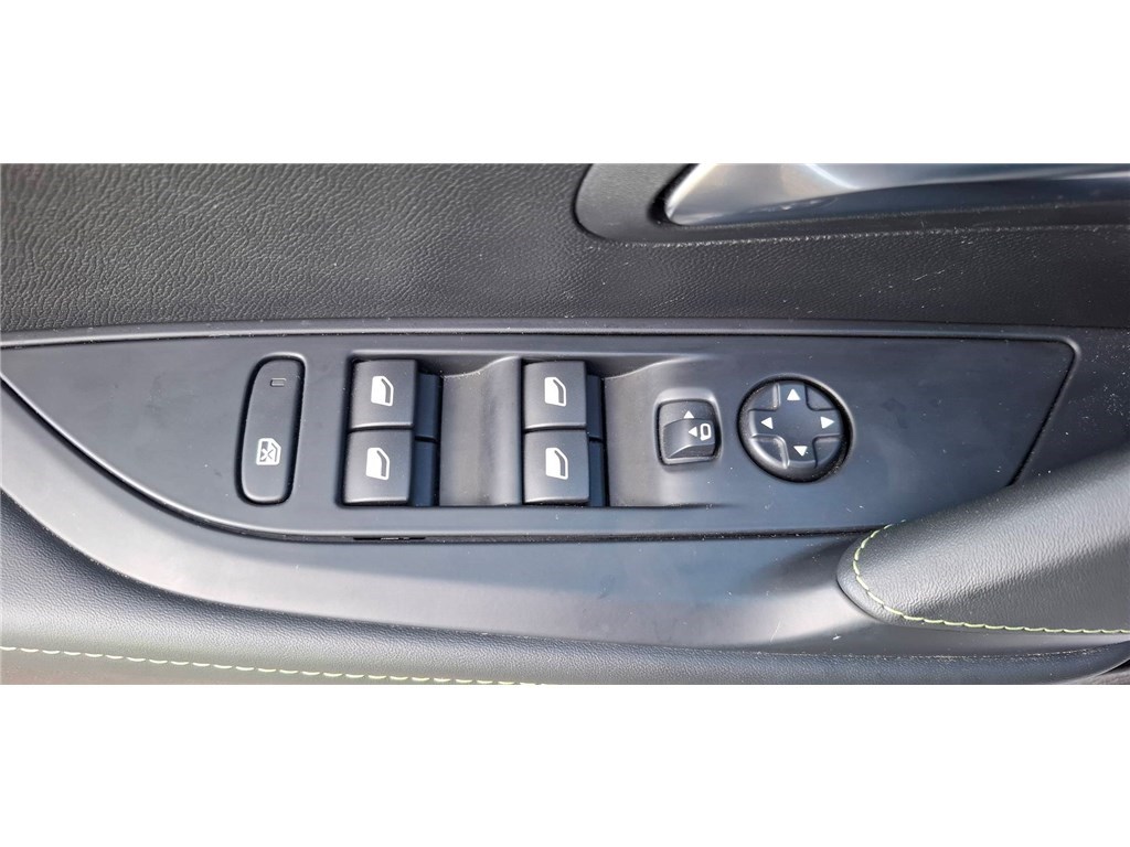 PEUGEOT 208 HYBRID 136 E-DCS6 GT