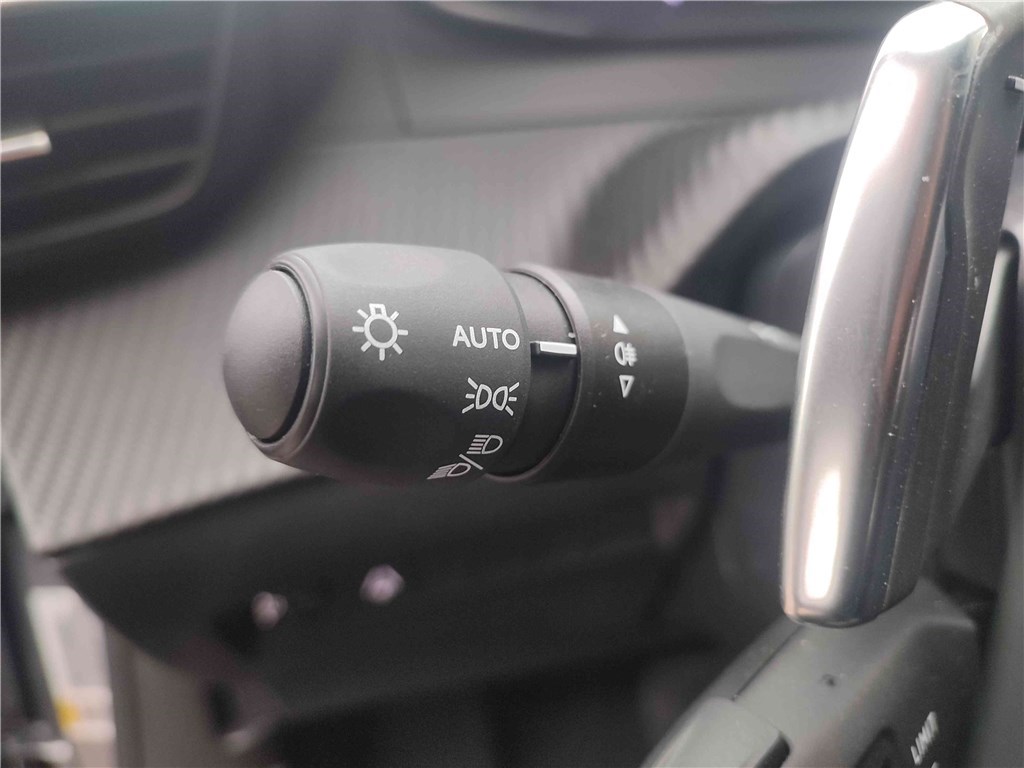 PEUGEOT 2008 HYBRID 145 E-DCS6 Allure