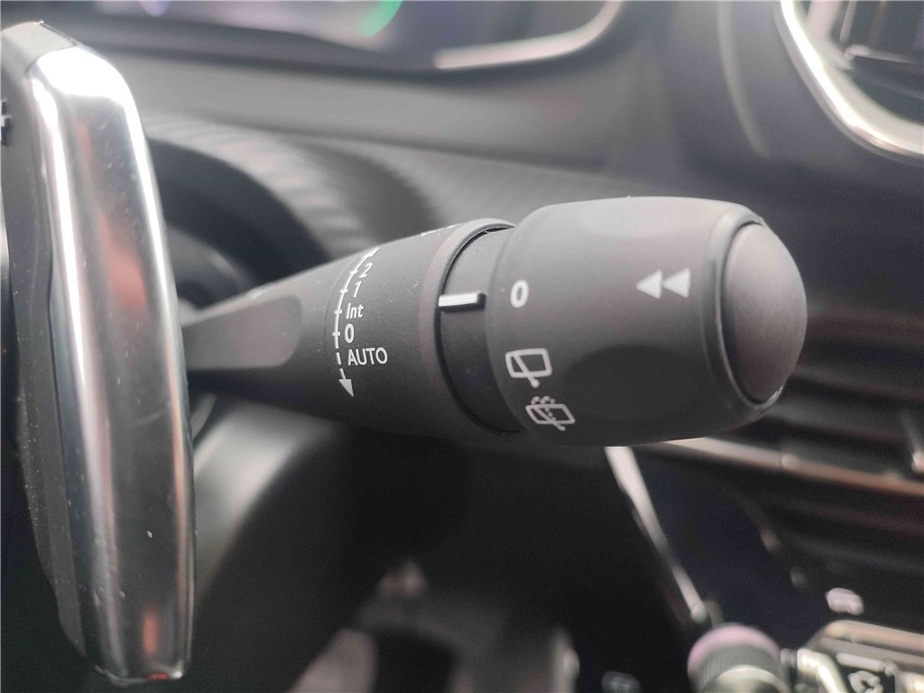 PEUGEOT 2008 HYBRID 145 E-DCS6 Allure