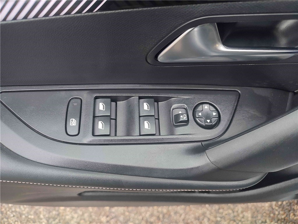 PEUGEOT 2008 HYBRID 145 E-DCS6 Allure