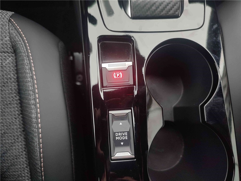 PEUGEOT 2008 HYBRID 145 E-DCS6 Allure