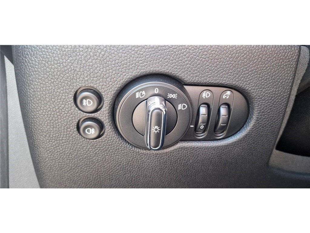 MINI HATCH 5 PORTES F55 Hatch 5 Portes One 102 ch BVA7 Edition Greenwich
