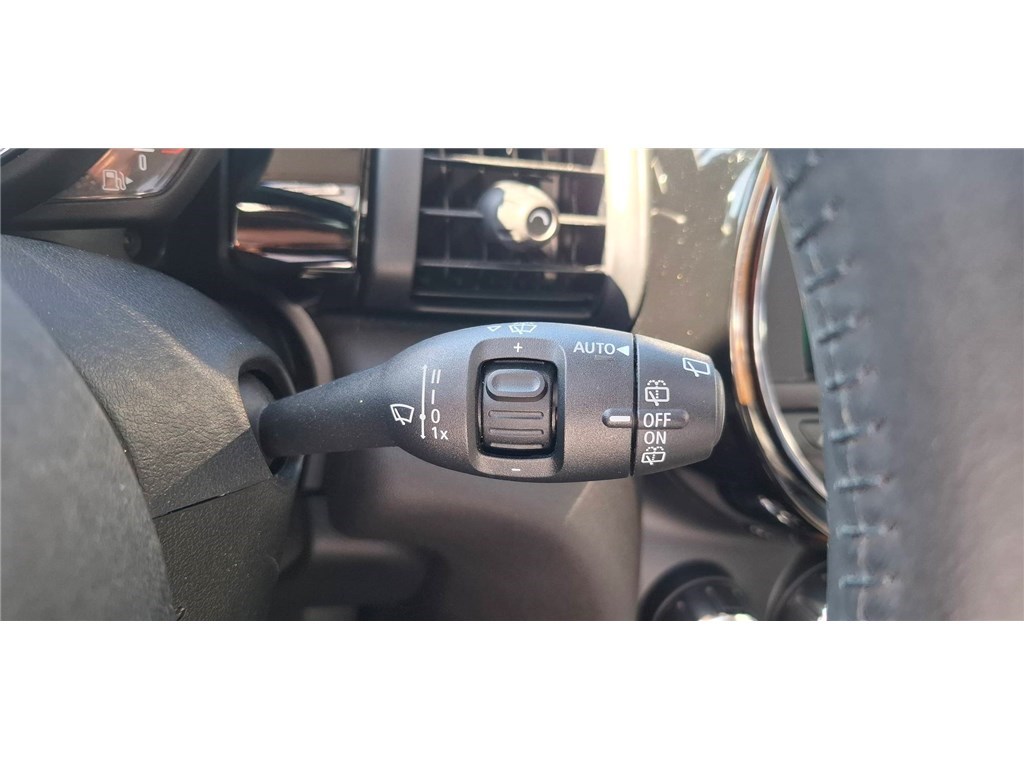 MINI HATCH 5 PORTES F55 Hatch 5 Portes One 102 ch BVA7 Edition Greenwich