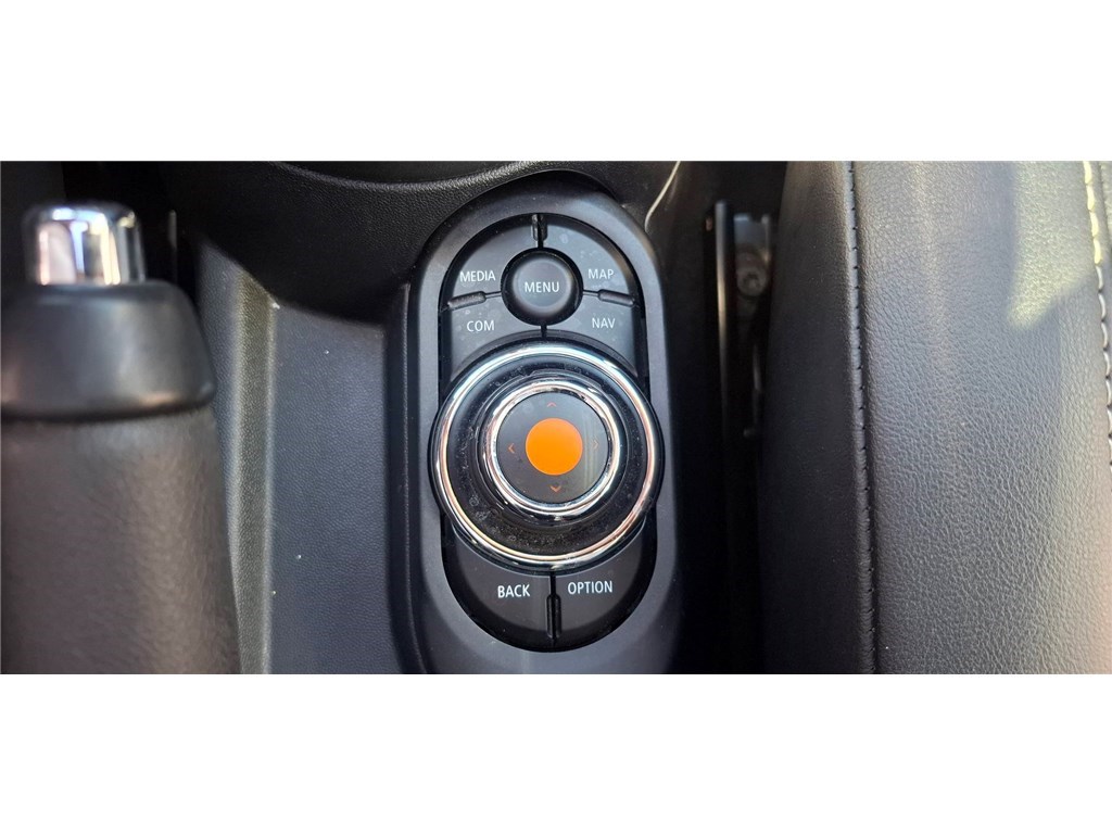 MINI HATCH 5 PORTES F55 Hatch 5 Portes One 102 ch BVA7 Edition Greenwich