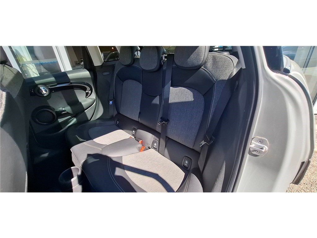 MINI HATCH 5 PORTES F55 Hatch 5 Portes One 102 ch BVA7 Edition Greenwich