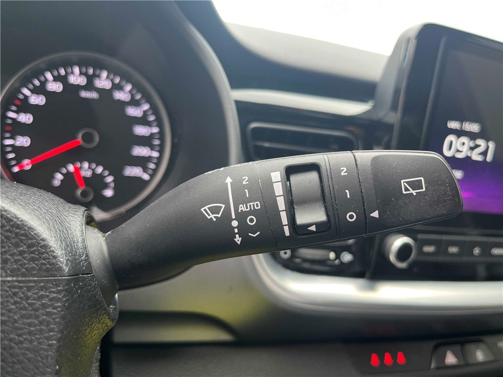 KIA STONIC 1.0 T-GDI 100 CH MHEV IBVM6 Launch Edition