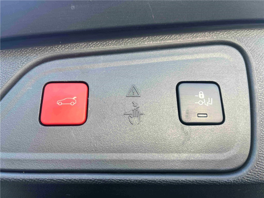 PEUGEOT 3008 BUSINESS BLUEHDI 130CH S&S EAT8 Active Business