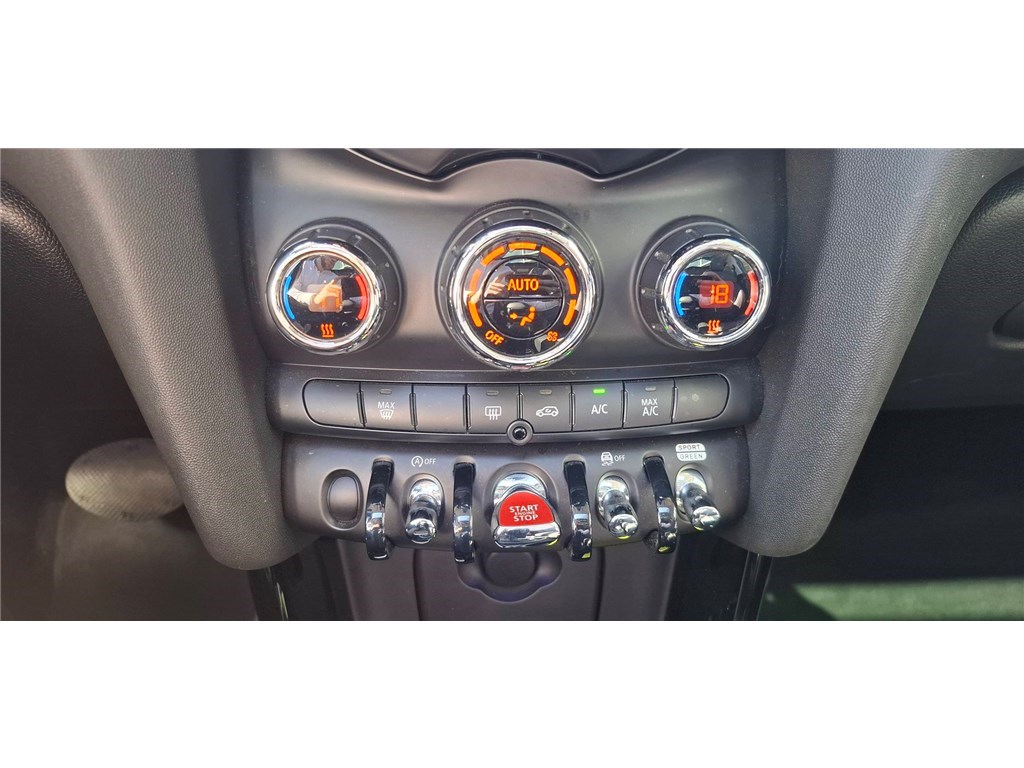 MINI HATCH 5 PORTES F55 Hatch 5 Portes One 102 ch BVA7 Edition Greenwich