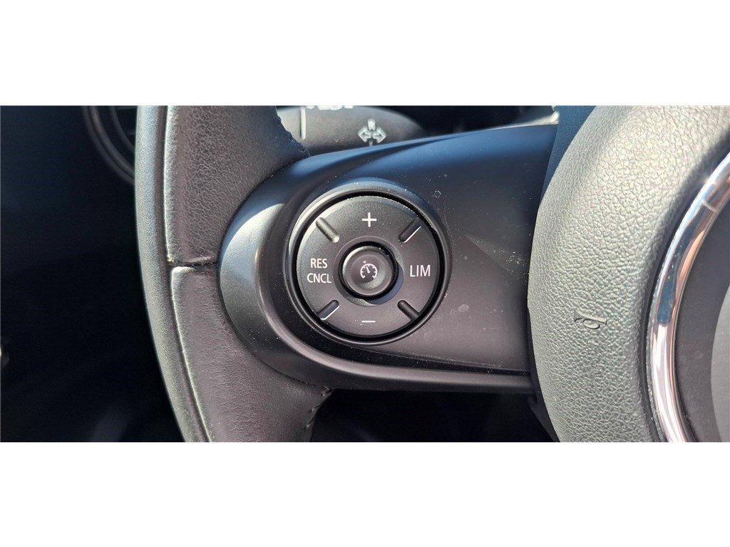 MINI HATCH 5 PORTES F55 Hatch 5 Portes One 102 ch BVA7 Edition Greenwich