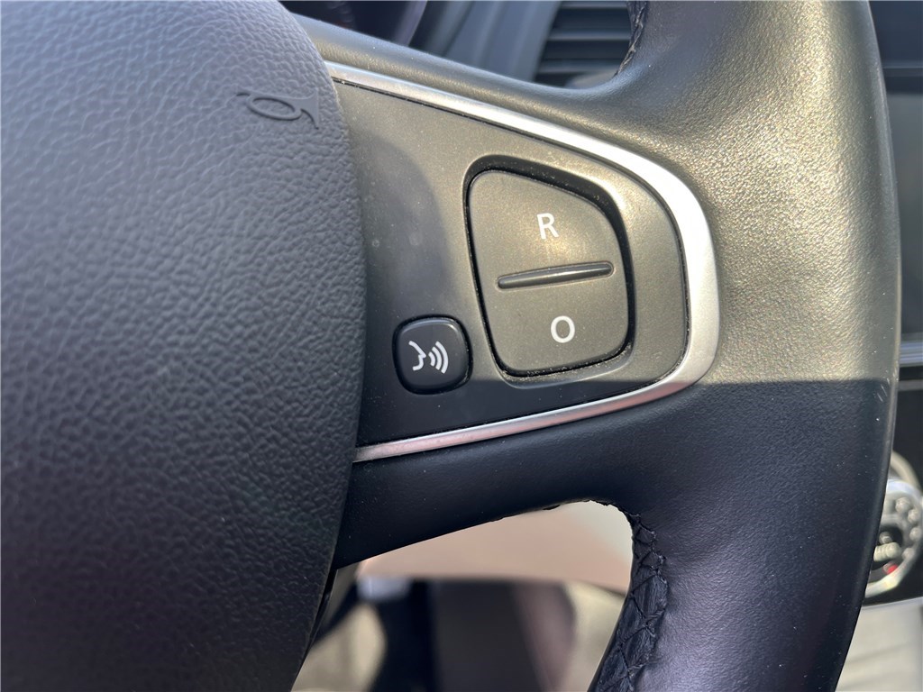 RENAULT CAPTUR TCE 150 FAP EDC Initiale Paris