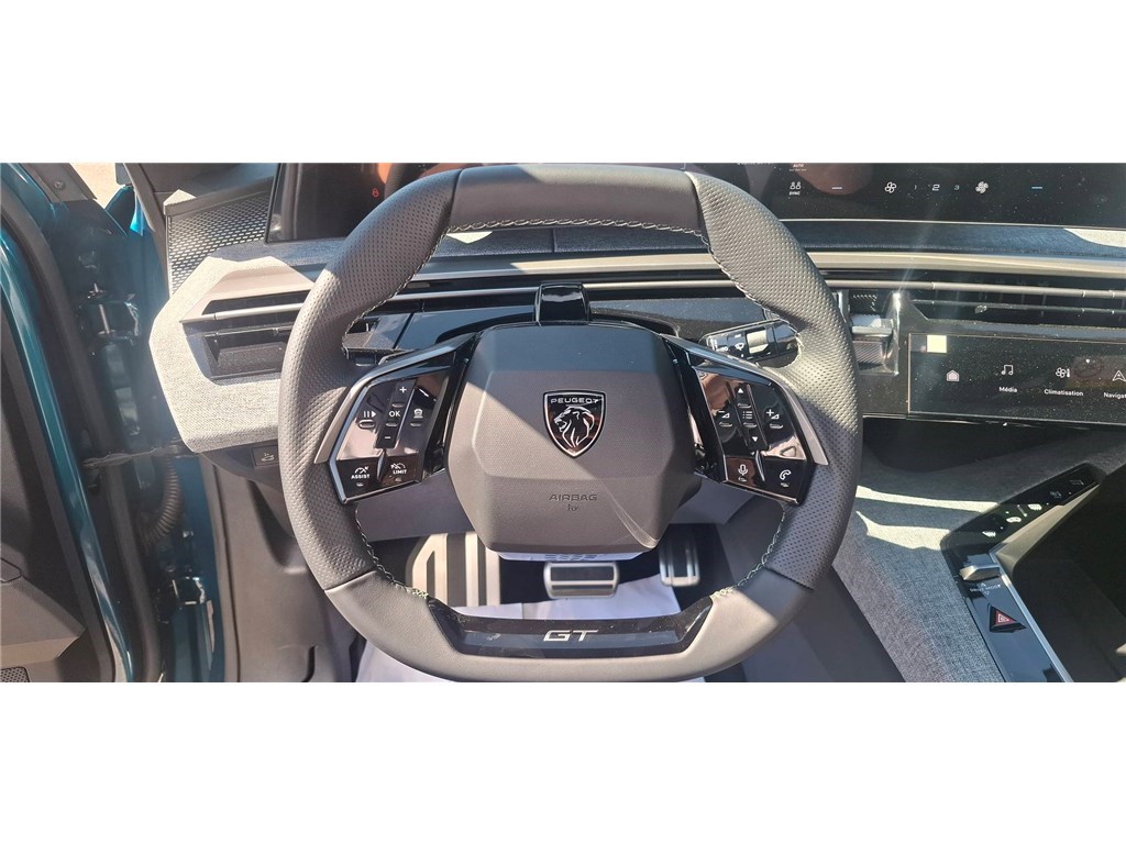 PEUGEOT 3008 HYBRID 145 E-DCS6 GT