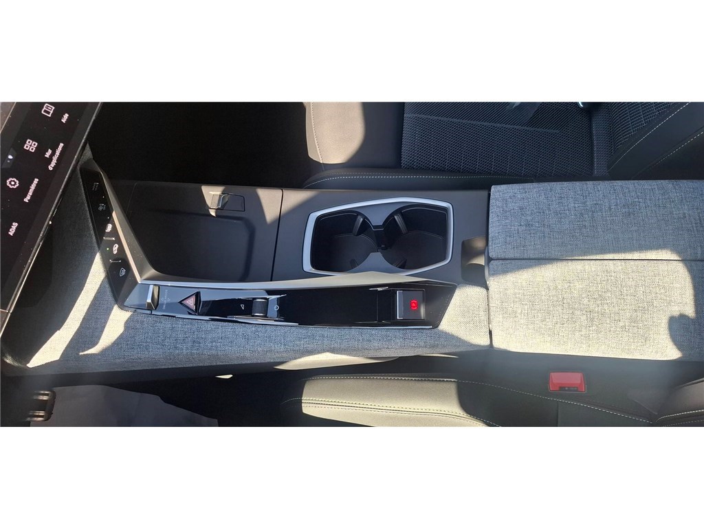 PEUGEOT 3008 HYBRID 145 E-DCS6 GT