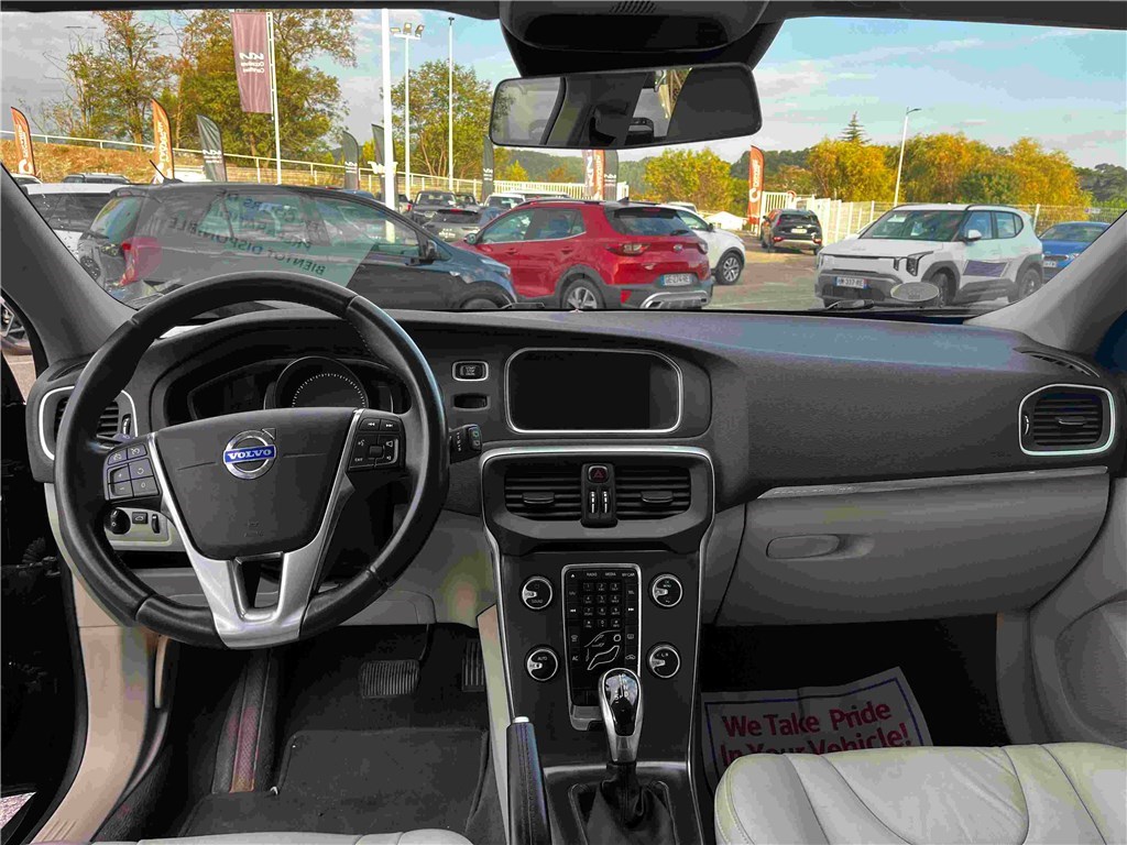 VOLVO V40 CROSS COUNTRY D3 150 Kinetic Geartronic A